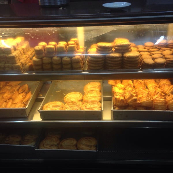 Foto tomada en Cafe Niloufer &amp; Bakers  por Kaushik S. el 6/1/2015