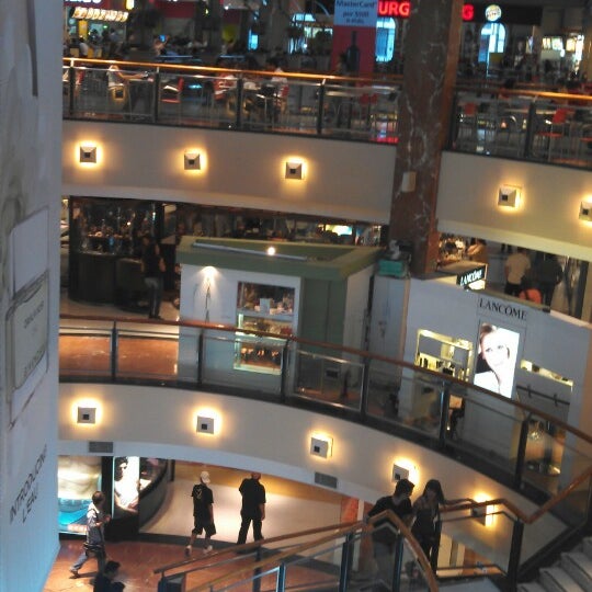 4/24/2013 tarihinde Martin V.ziyaretçi tarafından Patio Olmos Shopping'de çekilen fotoğraf