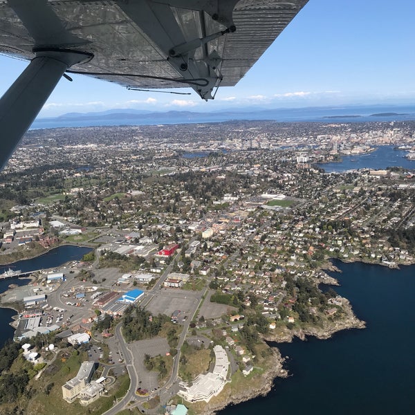 Photo taken at Harbour Air / Westcoast Air by Pedro R. on 4/22/2018