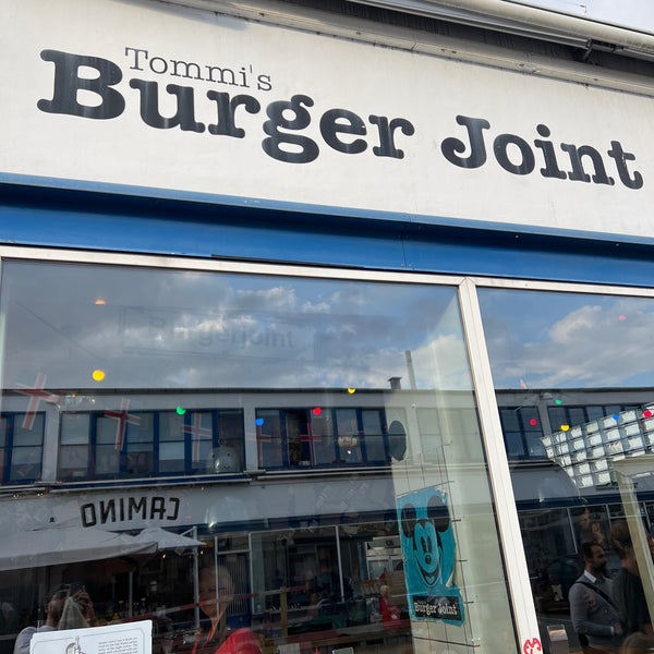 Photo prise au Tommi&#39;s Burger Joint par Abdul 🐻 le8/9/2022