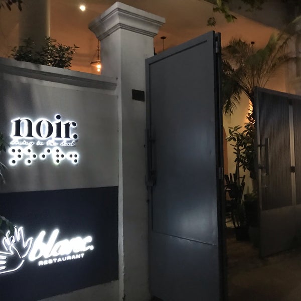 Снимок сделан в Noir. Dining in the Dark Saigon пользователем 芽 曽. 8/12/2019