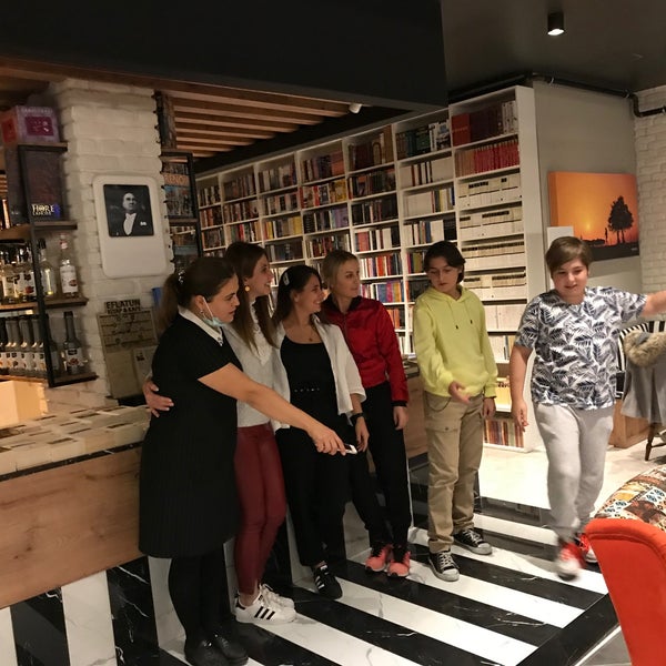 11/16/2020 tarihinde İrfan ş.ziyaretçi tarafından Eflatun Kitap &amp; Kafe'de çekilen fotoğraf