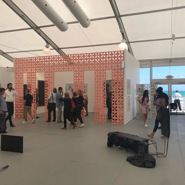 Das Foto wurde bei UNTITLED. Art Fair von Bethany C. am 12/8/2018 aufgenommen