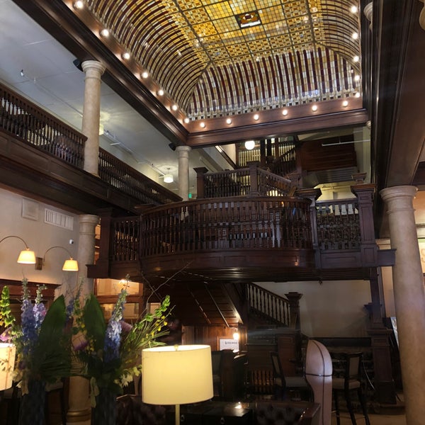 Foto diambil di Hotel Boulderado oleh Bethany C. pada 11/15/2021
