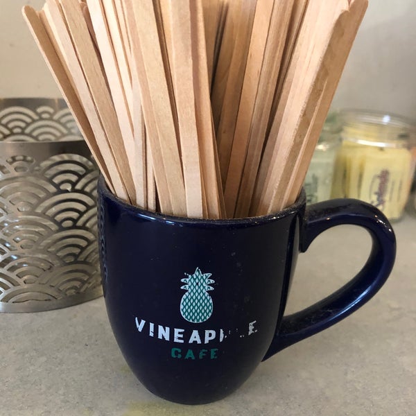 Foto tirada no(a) Vineapple Cafe por Bethany C. em 9/4/2021