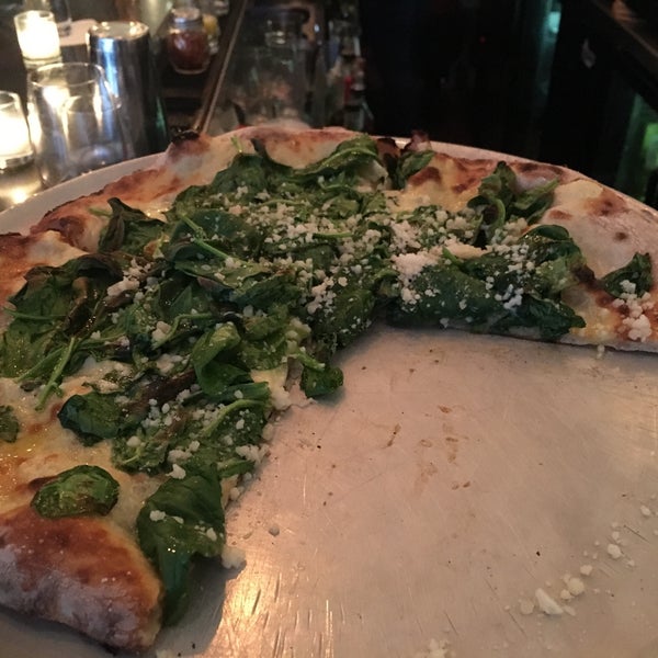 4/8/2018 tarihinde Bethany C.ziyaretçi tarafından Pizzeria Sirenetta'de çekilen fotoğraf