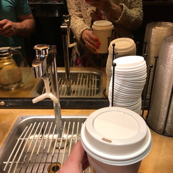 4/13/2019 tarihinde Bethany C.ziyaretçi tarafından Kava Cafe'de çekilen fotoğraf