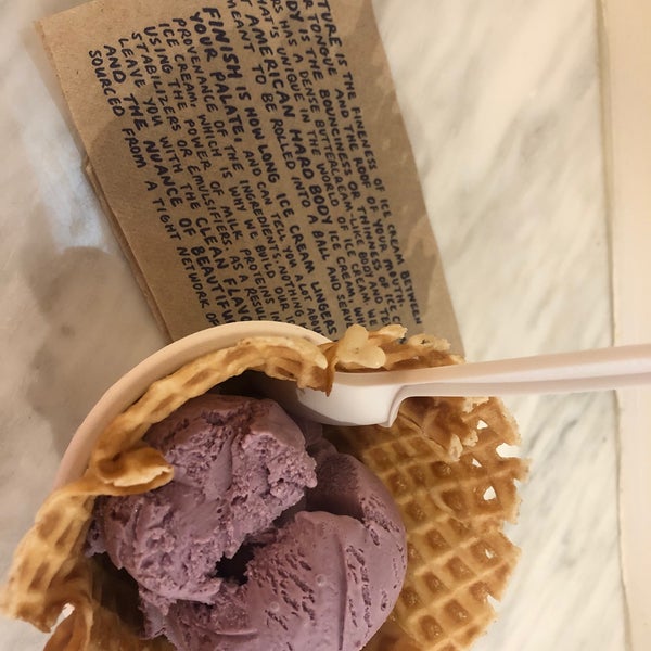 6/26/2021 tarihinde Bethany C.ziyaretçi tarafından Jeni&#39;s Splendid Ice Creams'de çekilen fotoğraf