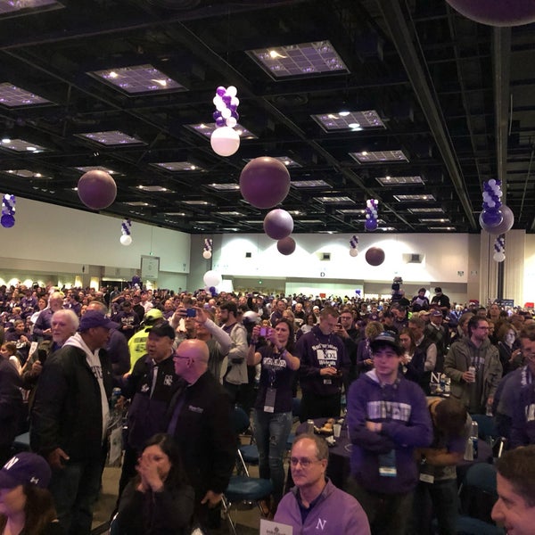 รูปภาพถ่ายที่ Indiana Convention Center โดย Bethany C. เมื่อ 12/1/2018