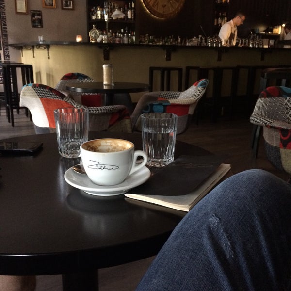 Photo prise au Záhir Coffee &amp; Drinks par Andrey Š. le7/27/2015