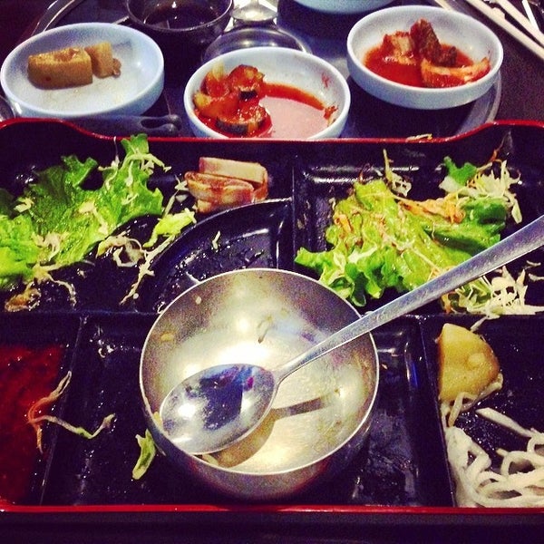 Photo taken at Ohya Sushi, Korean Kitchen &amp; Bar by John &quot;O&#39;BeHave&quot; V. on 5/19/2014