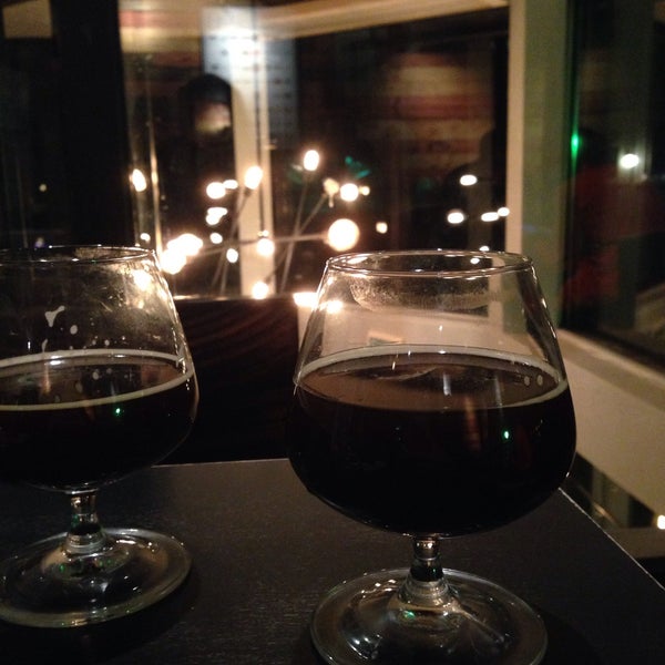 Das Foto wurde bei Garden: Beer and Coffee von Yana O. am 12/3/2015 aufgenommen