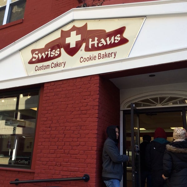 Photo prise au Swiss Haus Bakery par Connie D. le11/29/2013