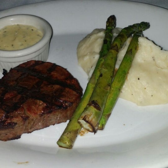 9/26/2014에 CEDRIC D.님이 Shula&#39;s Original Steak House에서 찍은 사진