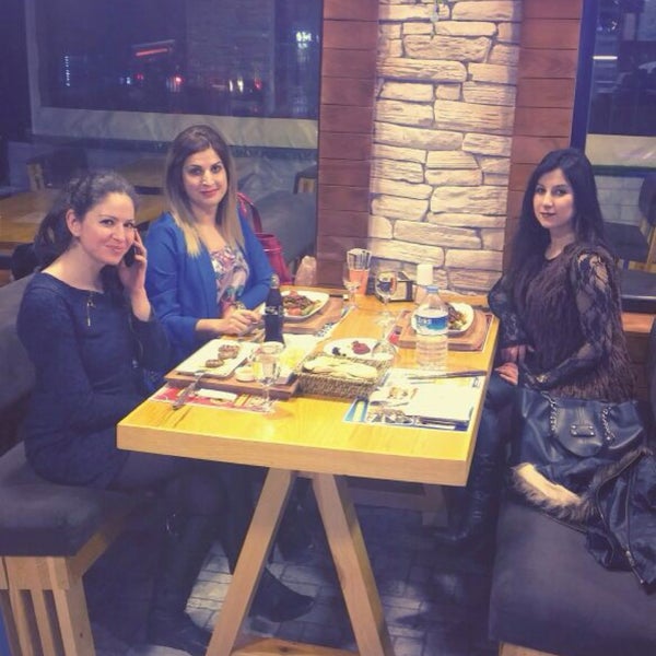 3/27/2015にMüyesserがSafir Ocakbaşı ve Restaurantで撮った写真