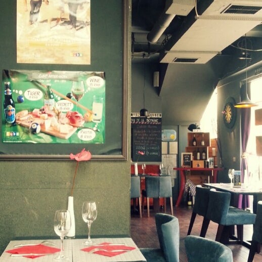 4/26/2013 tarihinde Yuan X.ziyaretçi tarafından Cube French Restaurant and Wine Bar'de çekilen fotoğraf