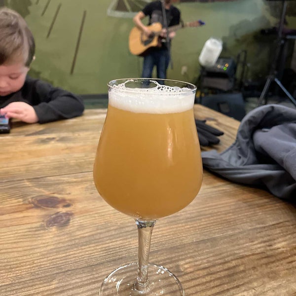 Photo taken at Benchtop Brewing Company by Robin N. on 3/5/2022