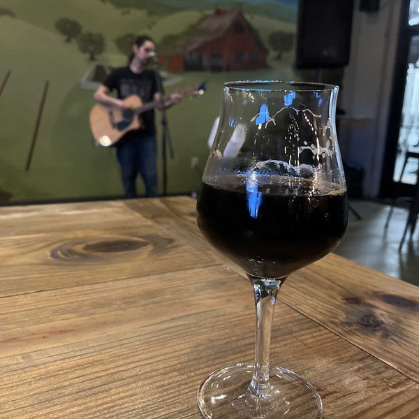 Photo taken at Benchtop Brewing Company by Robin N. on 3/4/2022