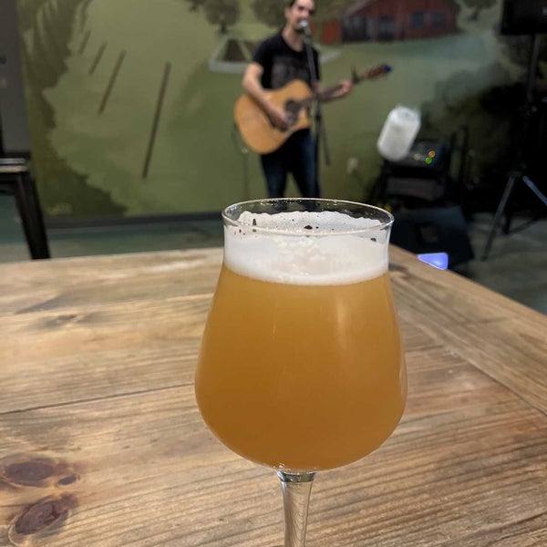 Photo taken at Benchtop Brewing Company by Robin N. on 3/4/2022