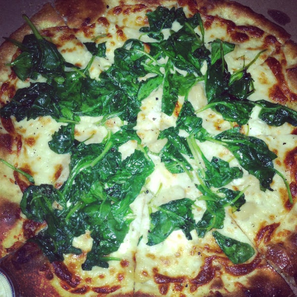 The spinach pizza, so good!!