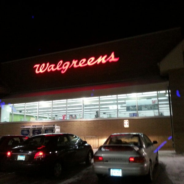 Does Walgreens Blow Up Balloons In 2022? [Full Guide]