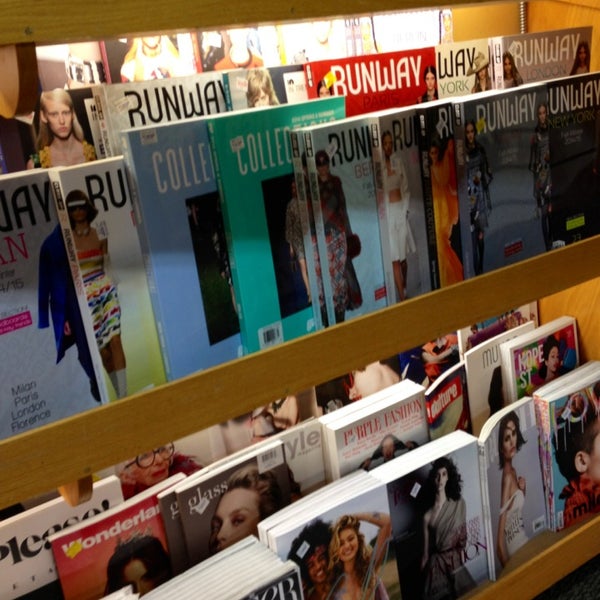 รูปภาพถ่ายที่ City Newsstand โดย Rebecca G. เมื่อ 4/9/2014