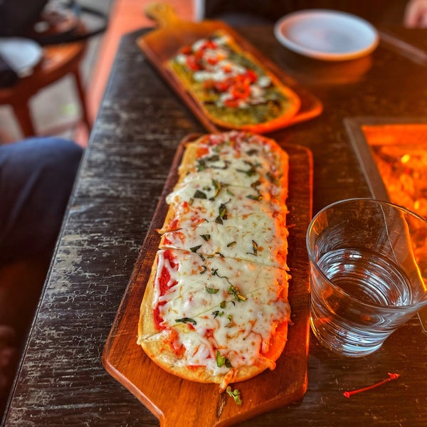 The Living Room Wine Café & Lounge Ahwatukee Foothills 4905 E Ray Rd 107