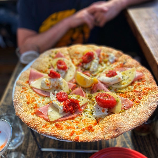 6/16/2023 tarihinde Lucyanziyaretçi tarafından Tony’s Pizza Napoletana'de çekilen fotoğraf