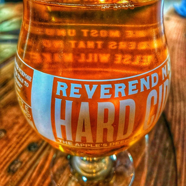 Foto scattata a Reverend Nat&#39;s Hard Cider da Lucyan il 7/31/2019