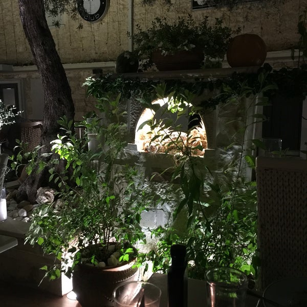 7/14/2017 tarihinde Nik B.ziyaretçi tarafından Alana Restaurant'de çekilen fotoğraf
