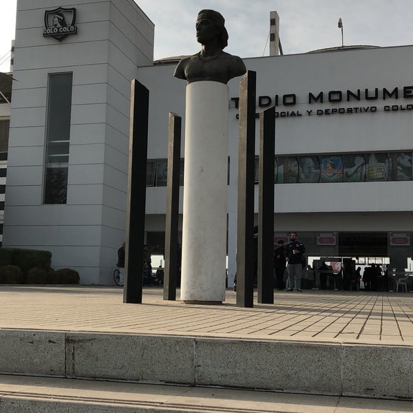 Das Foto wurde bei Estadio Monumental David Arellano von Sebastián E. am 5/26/2018 aufgenommen