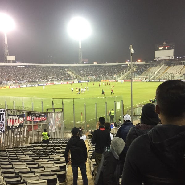 Das Foto wurde bei Estadio Monumental David Arellano von Sebastián E. am 5/16/2018 aufgenommen
