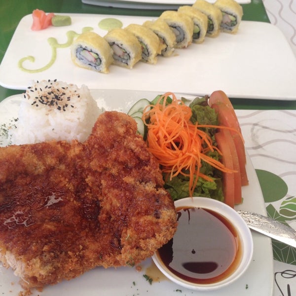 Das Foto wurde bei Banzai Sushi Asian Cuisine von Vivi V. am 8/25/2014 aufgenommen