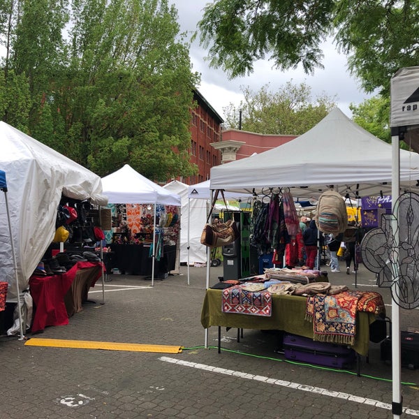 Skidmore Market Arts and Crafts Store in Portland