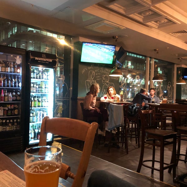 Foto diambil di OneMore Pub oleh Igor S. pada 4/24/2019