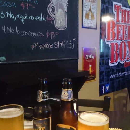 10/26/2014 tarihinde Monserrat G.ziyaretçi tarafından The Beer Box'de çekilen fotoğraf