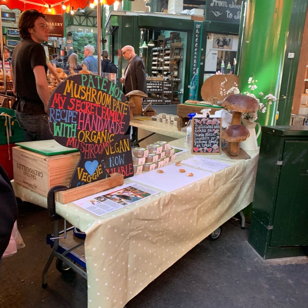 Foto diambil di Borough Market oleh Shandy L. pada 9/20/2019