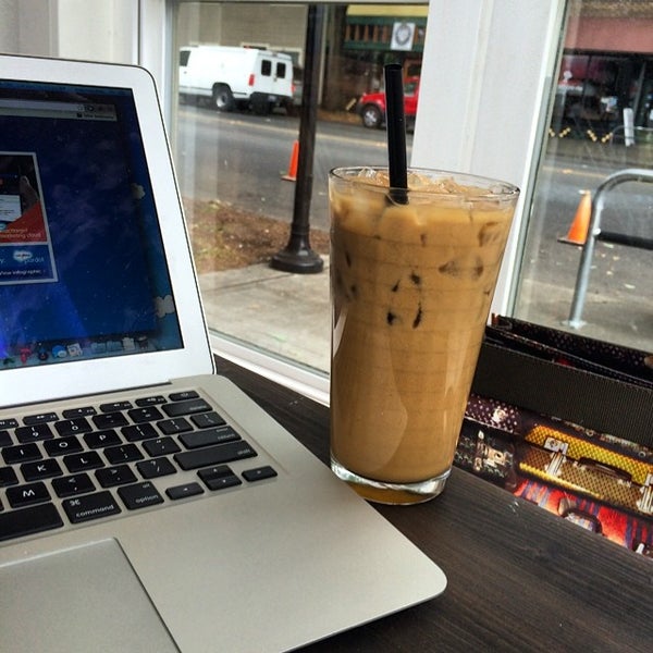 6/10/2014にCorey R.がTin Umbrella Coffeeで撮った写真
