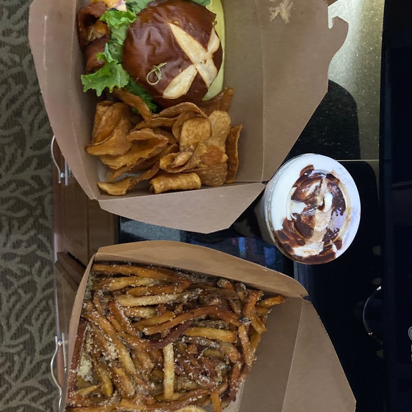 The Field Burger & Tap 1 Country Club Ln