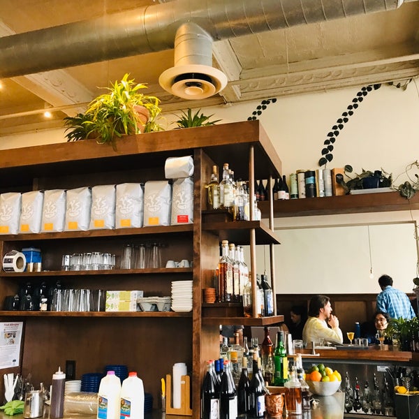 Foto scattata a Amherst Coffee + Bar da Shantanu A. il 4/15/2022