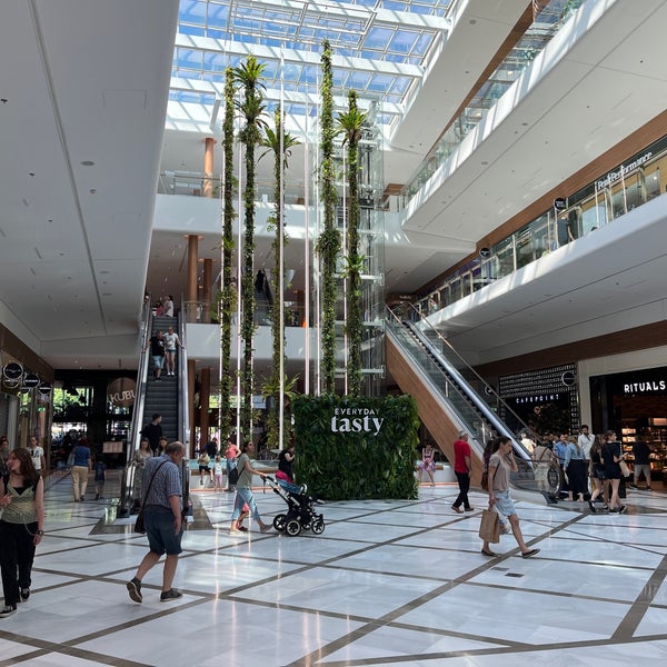 6/18/2022 tarihinde vovandoziyaretçi tarafından Aupark Shopping Center'de çekilen fotoğraf