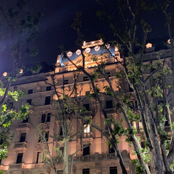 Foto tirada no(a) Excelsior Hotel Gallia por .T. em 5/5/2022