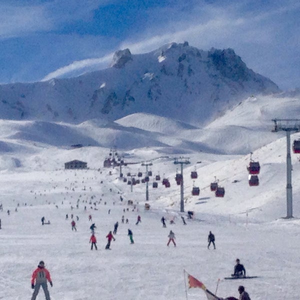 รูปภาพถ่ายที่ Erciyes Arlberg Sport โดย Eyüp T. เมื่อ 1/17/2016