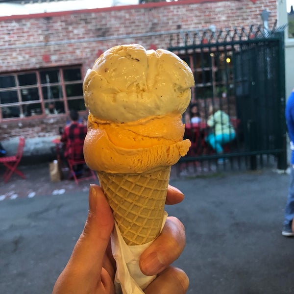Das Foto wurde bei Curbside Creamery von Caroline N. am 6/9/2019 aufgenommen