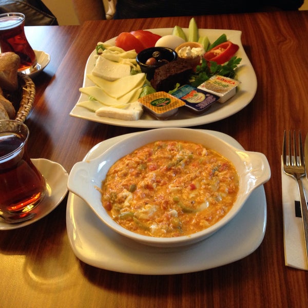 Das Foto wurde bei İncir Ağacı Cafe &amp; Restaurant von Aslı Y. am 1/23/2016 aufgenommen