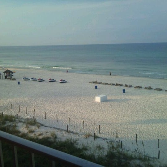 รูปภาพถ่ายที่ Seahaven Beach Hotel โดย Michael M. เมื่อ 8/2/2011