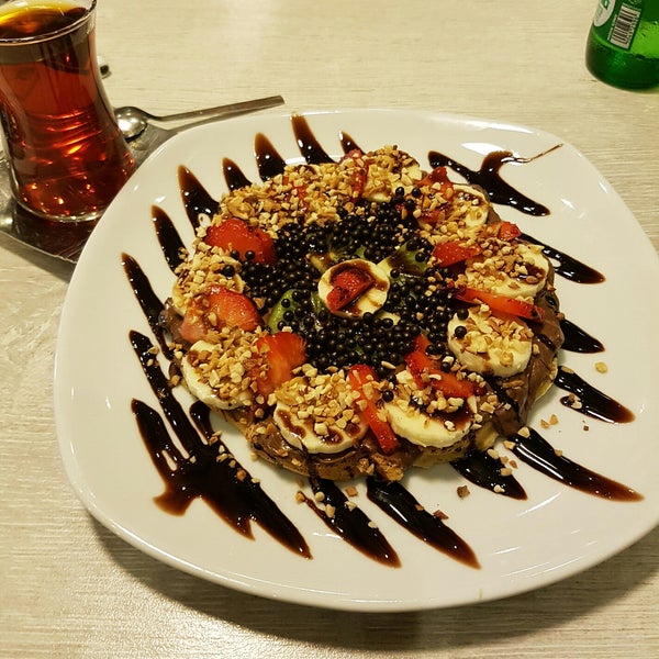 Foto diambil di Asso Caffe oleh Tuğba pada 6/19/2017