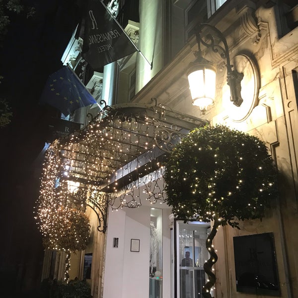 Foto diambil di Renaissance Paris Le Parc Trocadero Hotel oleh Nuno D. pada 12/3/2018