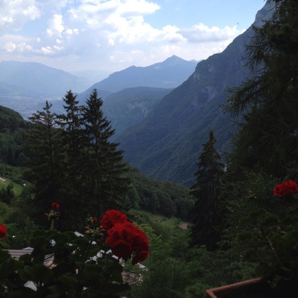 Foto diambil di Alp &amp; Wellness Sport Hotel Panorama oleh Paola P. pada 7/20/2013