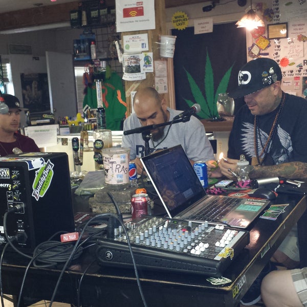 WE'RE GOING LIVE! The Entrepotneur Show LIVE from IBAKE Denver on iBAKE RADiO! www.iBAKERadio.com We've got Miley Haines, Andy J. Errl Gizzel and Bear along with Citizen Jay!  Come check it out!